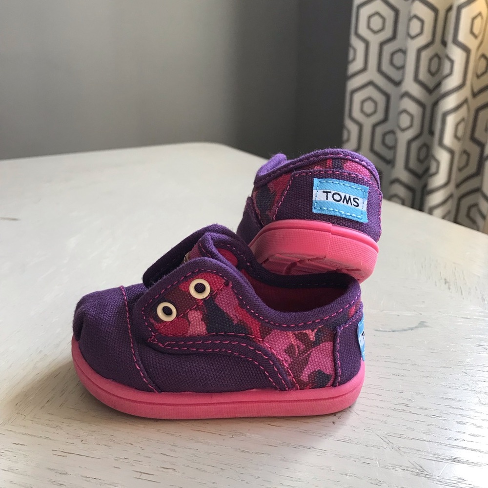 Pink and purple tiny Toms